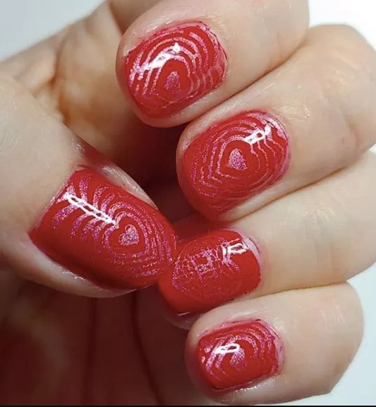 Uñas de San Valentín con retratos abstractos